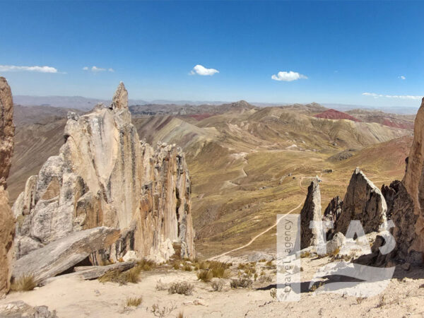 Montagne Arc – En Ciel Et Vallée Rouge à la journée – Image 3